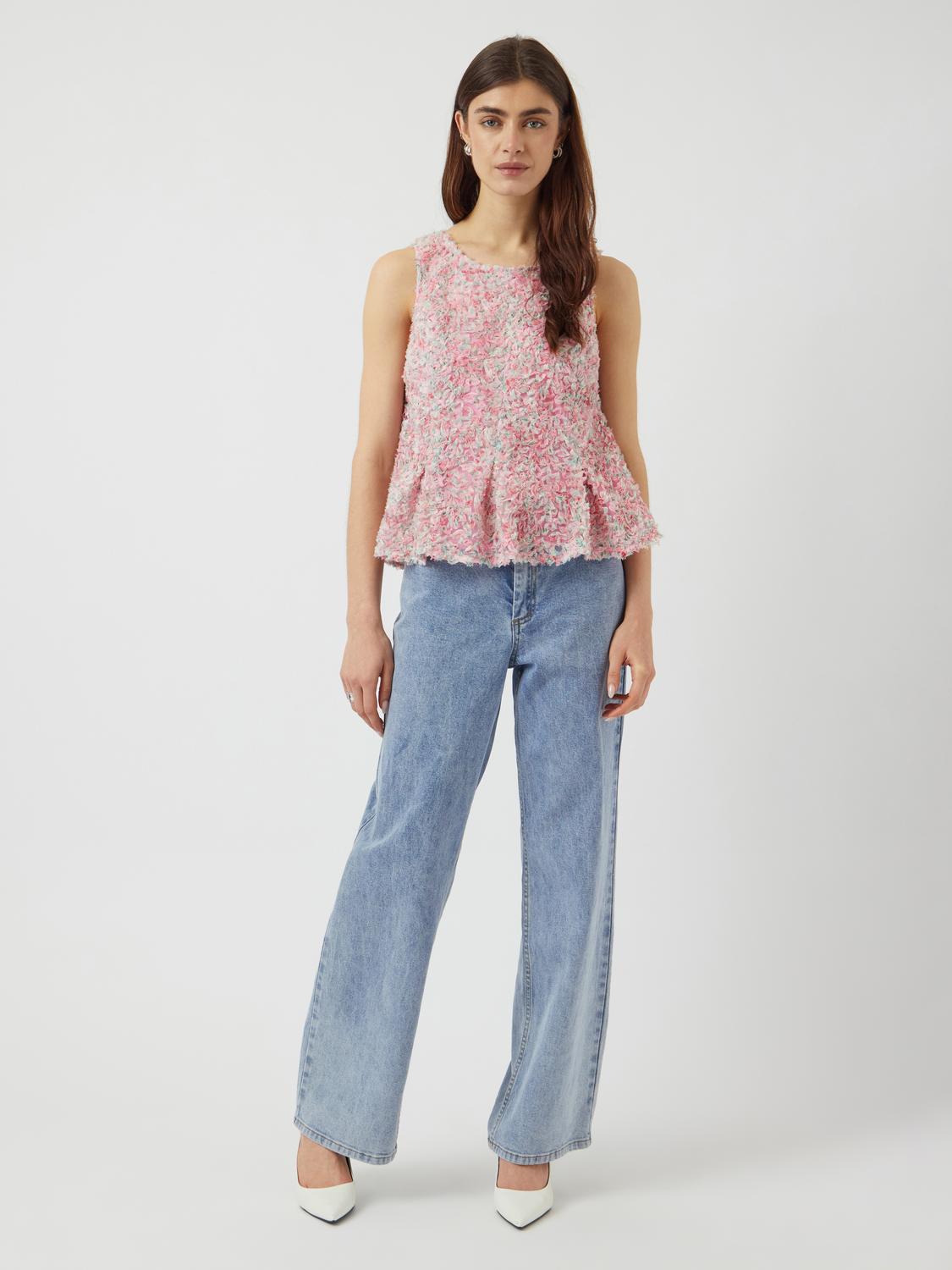 model_shot-front_full